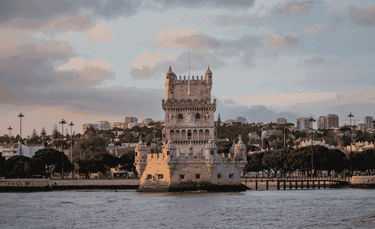 Torre de Belém, famoso ponto turístico da capital Lisboa
