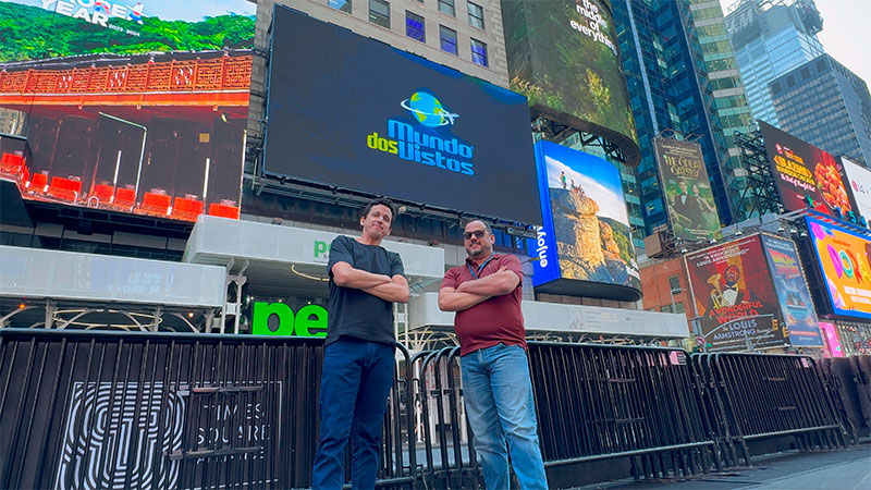 Mundo dos Vistos na Times Square
