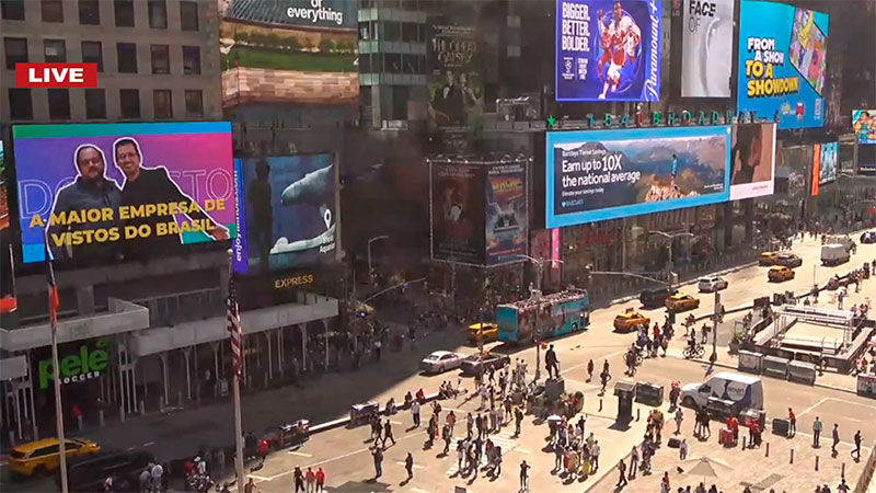 Mundo dos Vistos na Times Square
