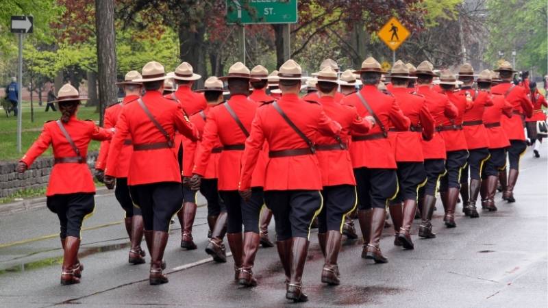 Polícia montada canadense  
