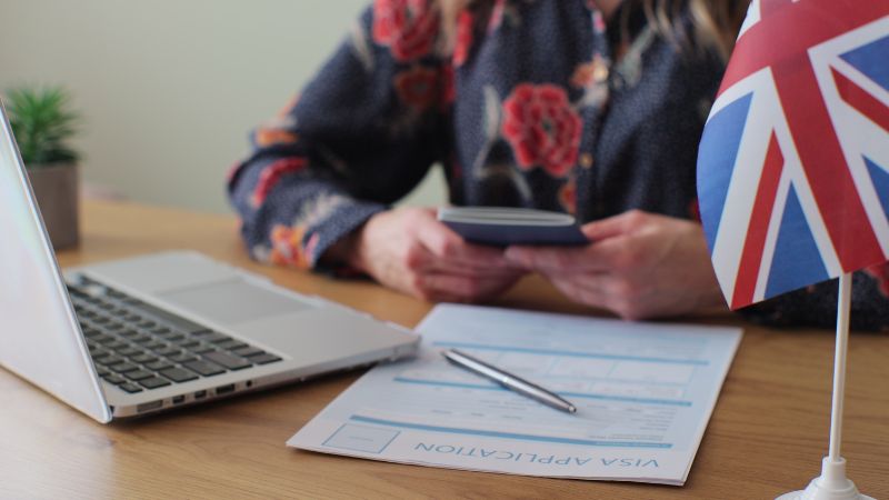 Quem pode solicitar o visto de trabalho na Inglaterra?
